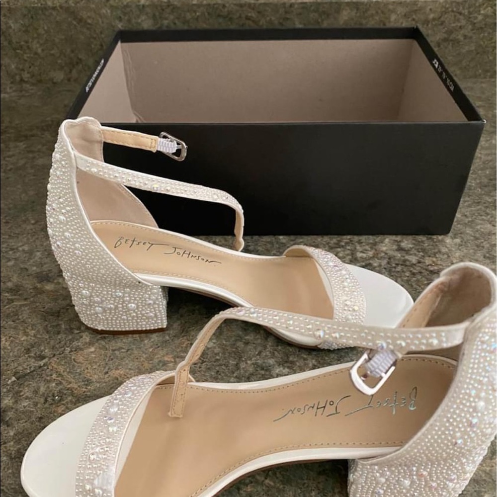 White pearl Betsy Johnson blue bottom heels